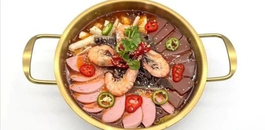 D23 Маосюэван с морепродуктами 海鲜毛血旺