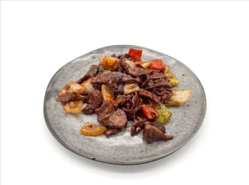D4 Жареная говядина с черным перцем 黑椒牛肉