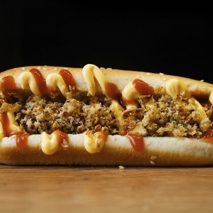 Хот-дог со свиной сосиской