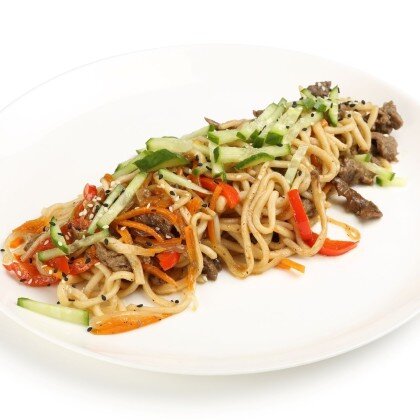 Лапша с говядиной и овощами в соевом соусе
