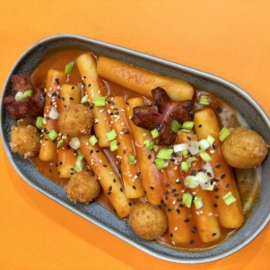 Токпокки в кисло-сладком соусе