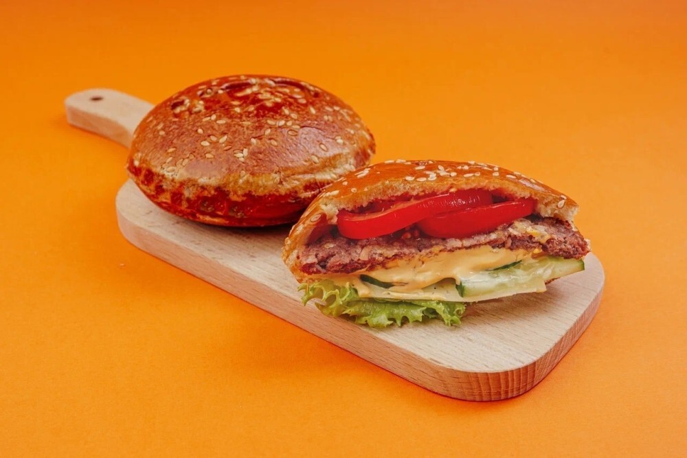 Бургер с говяжьей котлетой