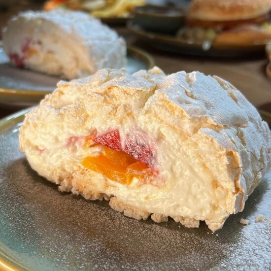 Меренговый рулет