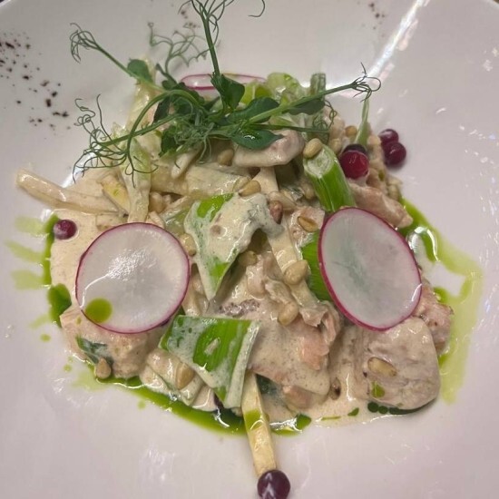 Филе сёмги, томлёное с сливках с овощами