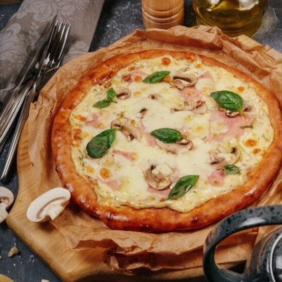 "Ветчина, грибы, трюфель" пицца