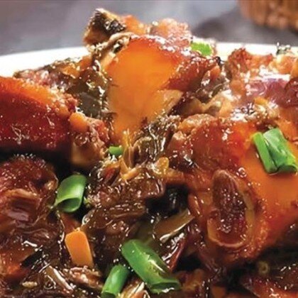 B15 Свиные рёбра с китайскими соленьями 梅干菜烧排骨