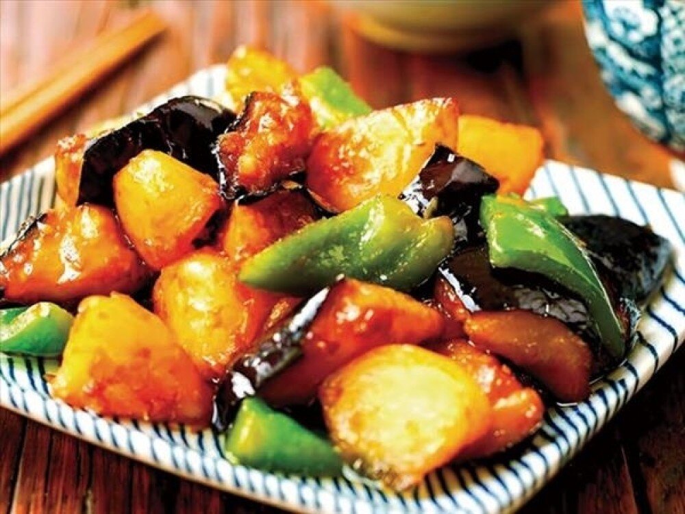 B44 Жареная тройка (картофель, перец, баклажан) 地三鲜