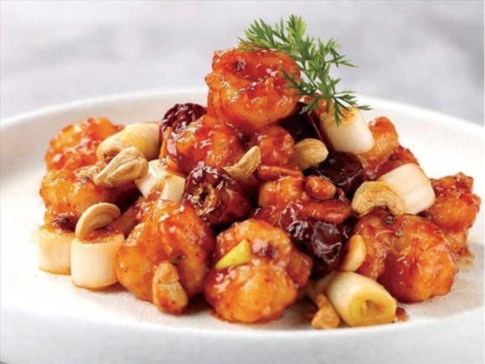 B39 Креветки в соусе с арахисом и овощами 宫保虾仁