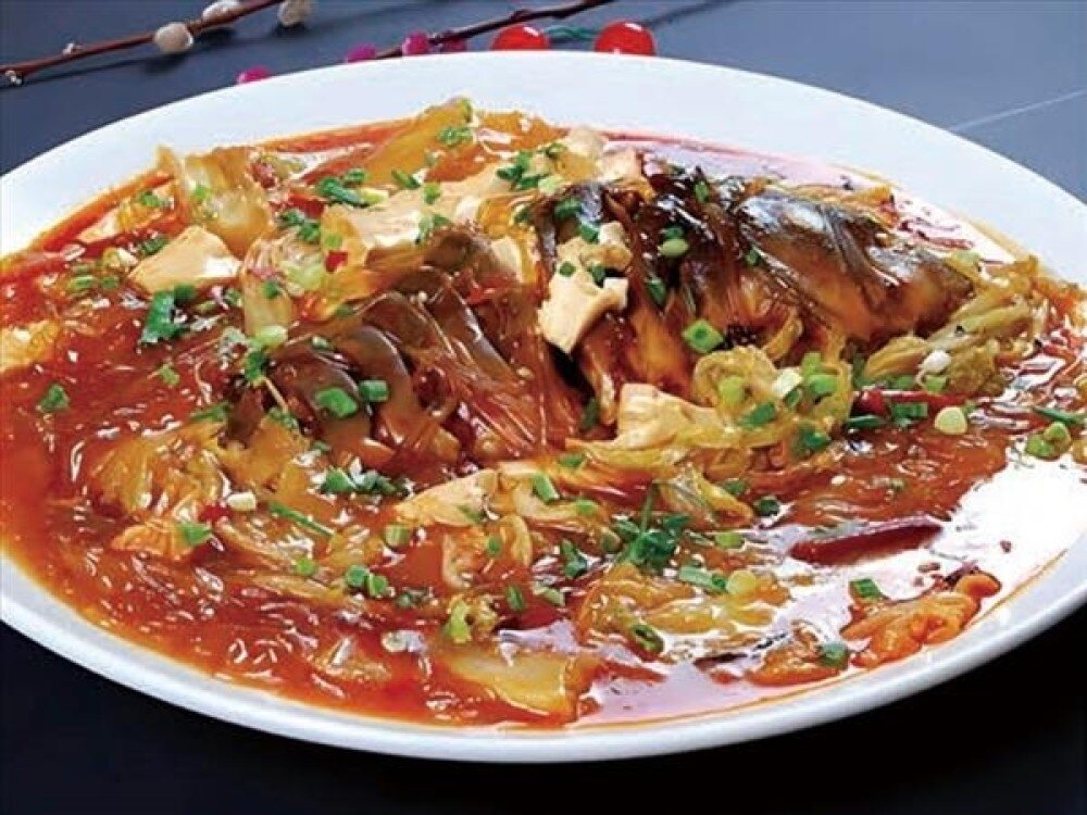 B66 Тушеный карп с лапшой и тофу 得莫利炖鱼