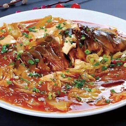 B66 Тушеный карп с лапшой и тофу 得莫利炖鱼