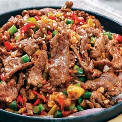 B21 Говядина на сковородке с болгарским перцем 铁板牛肉