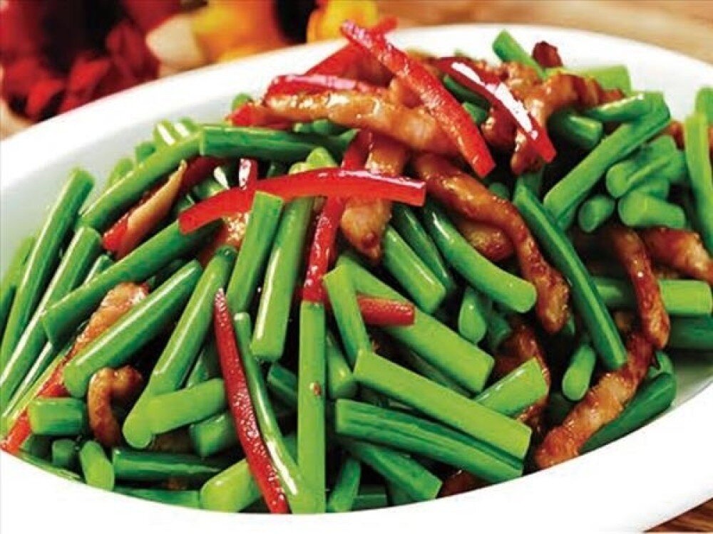 B9 Свинина с молодым чесноком 蒜苔炒肉