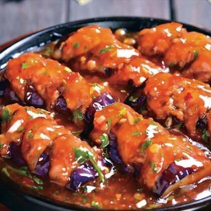 B45 Жареные баклажаны в кисло-сладком соусе 泰式铁板茄子