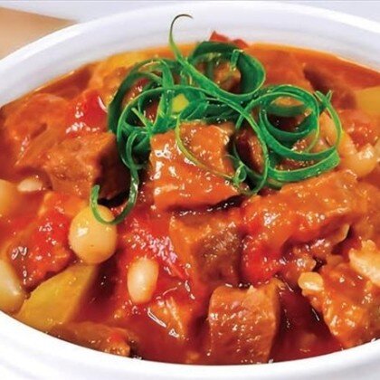 B23 Говядина в булоне с овощами 牛肉炖土豆西红柿