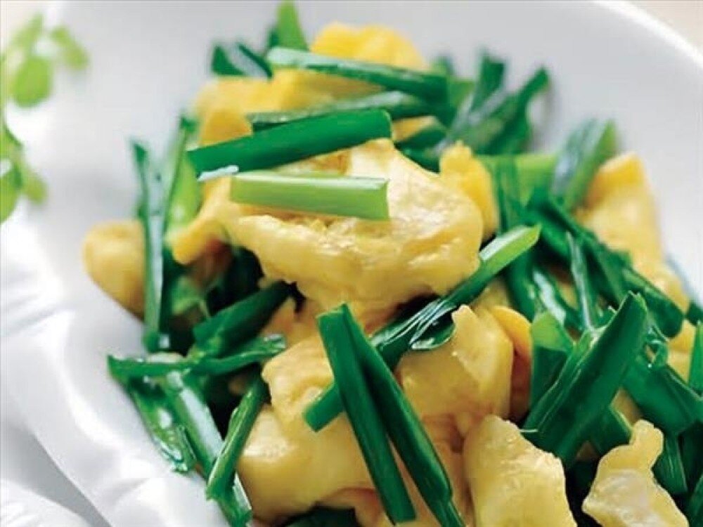 B51 Жареное яйцо с черемшой 韭菜炒鸡蛋