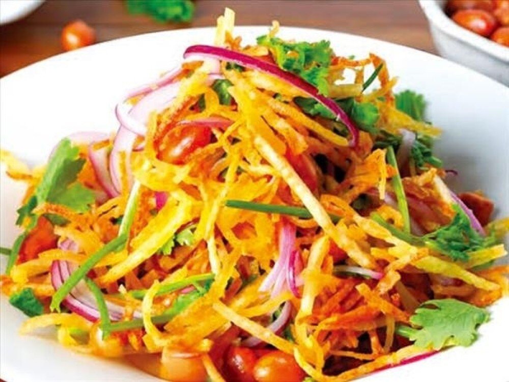 A12 Жареная хрустящая картошка с кинзой 三丝爆豆