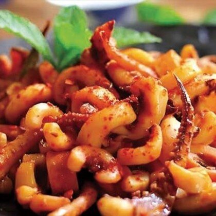 B37 Сковородка с кальмарами и овощами 铁板鱿鱼