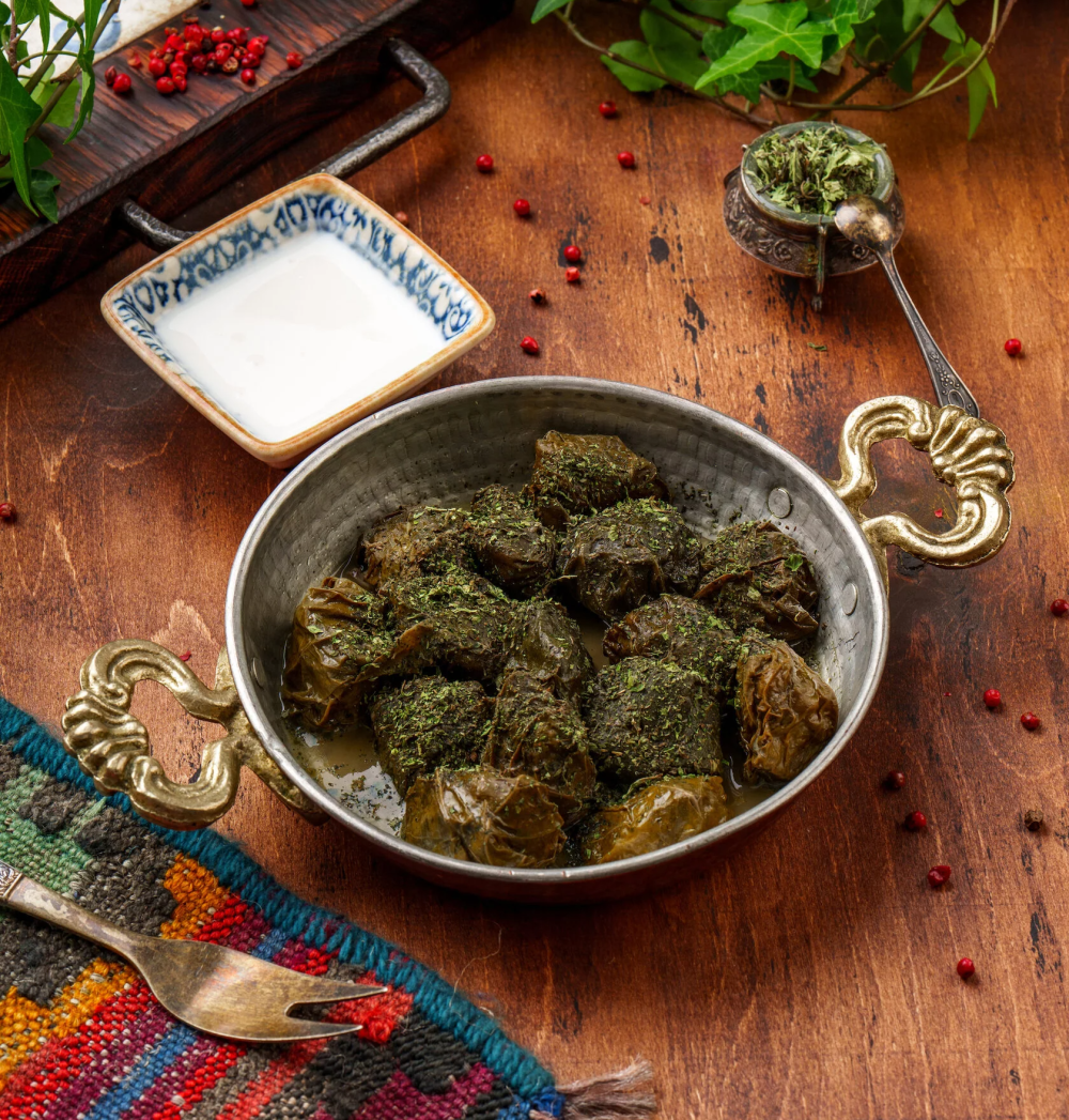 Долма из виноградных листьев