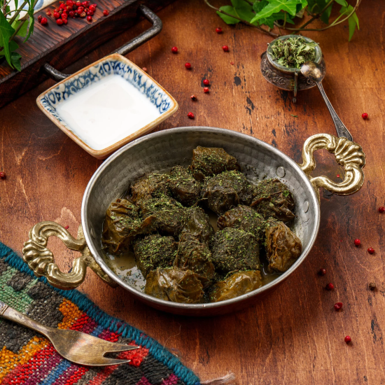 Долма из виноградных листьев