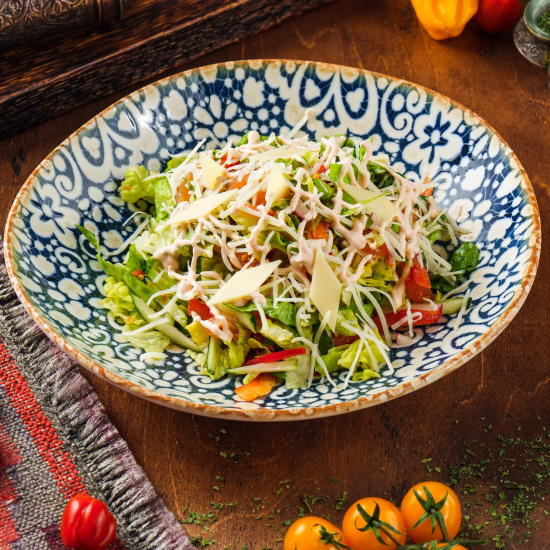 Салат с с/с семгой и пармезаном