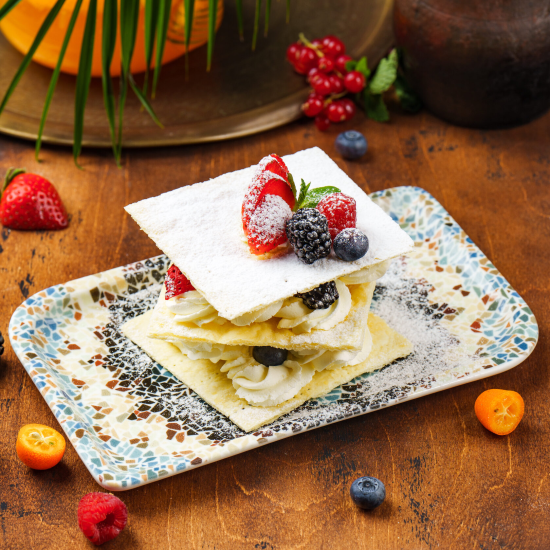 Мильфей с лесными ягодами