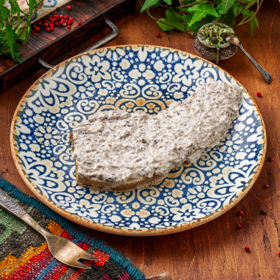 Язык говяжий в грибном соусе