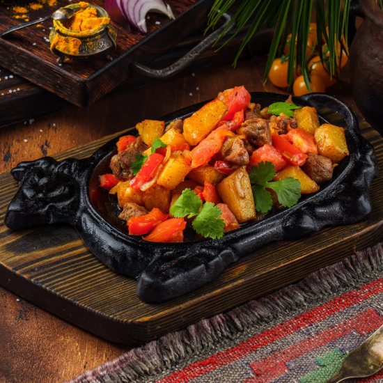 Телятина по-домашнему тушеная с картофелем и овощами