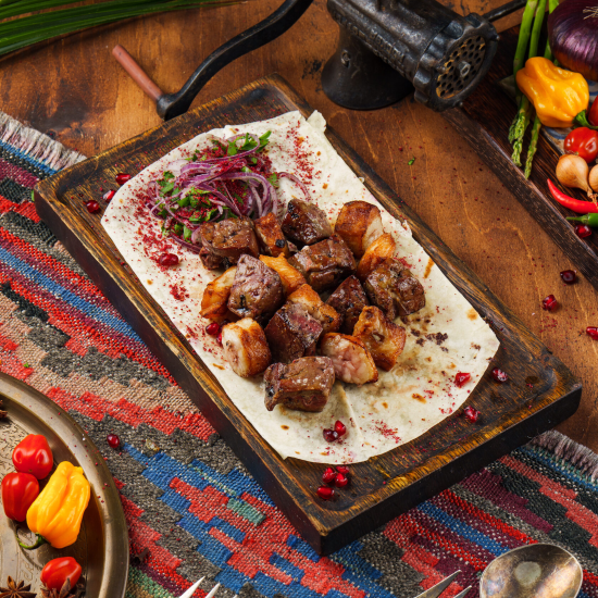 Шашлык из бараньей печени с курдюком