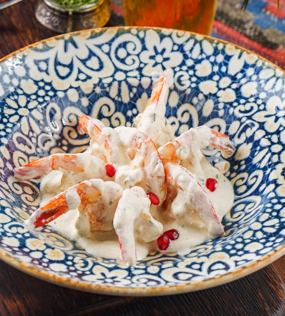 Креветки жареные в сливочно-чесночном соусе