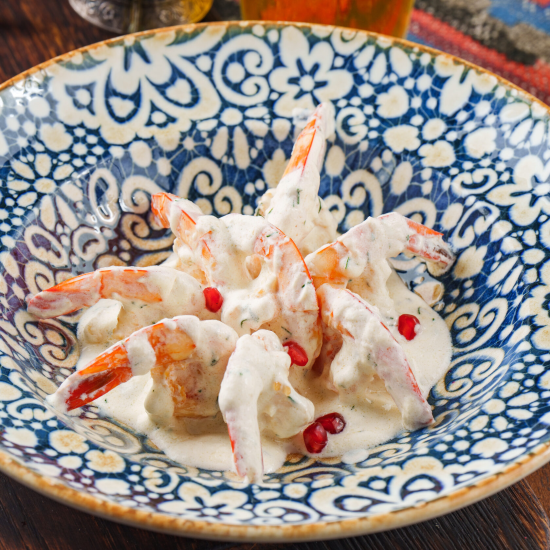 Креветки жареные в сливочно-чесночном соусе