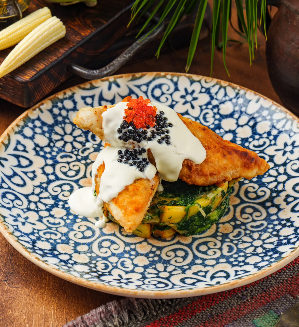 Судак обжаренный с картофелем и шпинатом