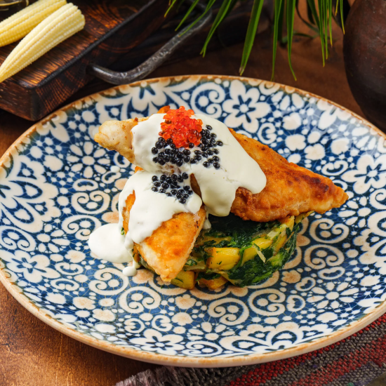 Судак обжаренный с картофелем и шпинатом