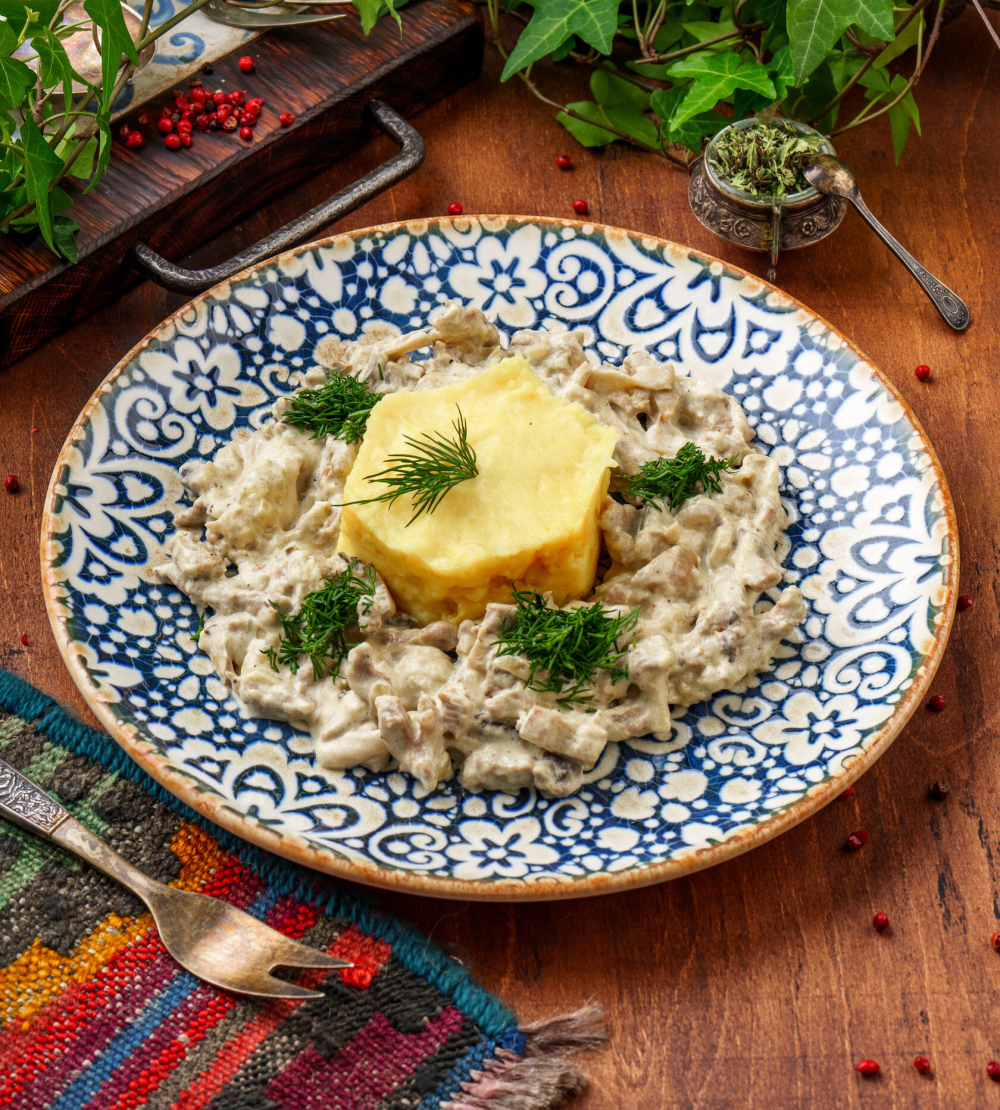 Бефстроганов из телятины в сливочно-грибном соусе