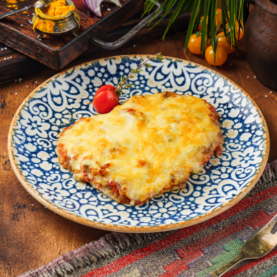 Мясо по французски с сыром и томатами