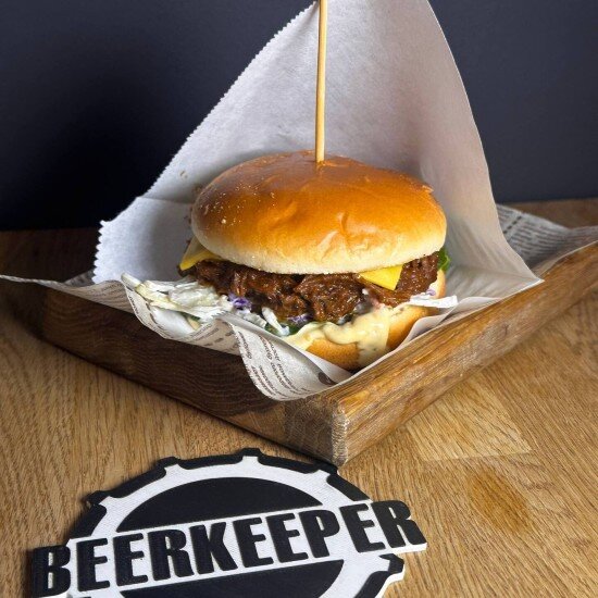 Бургер с рваной говядиной