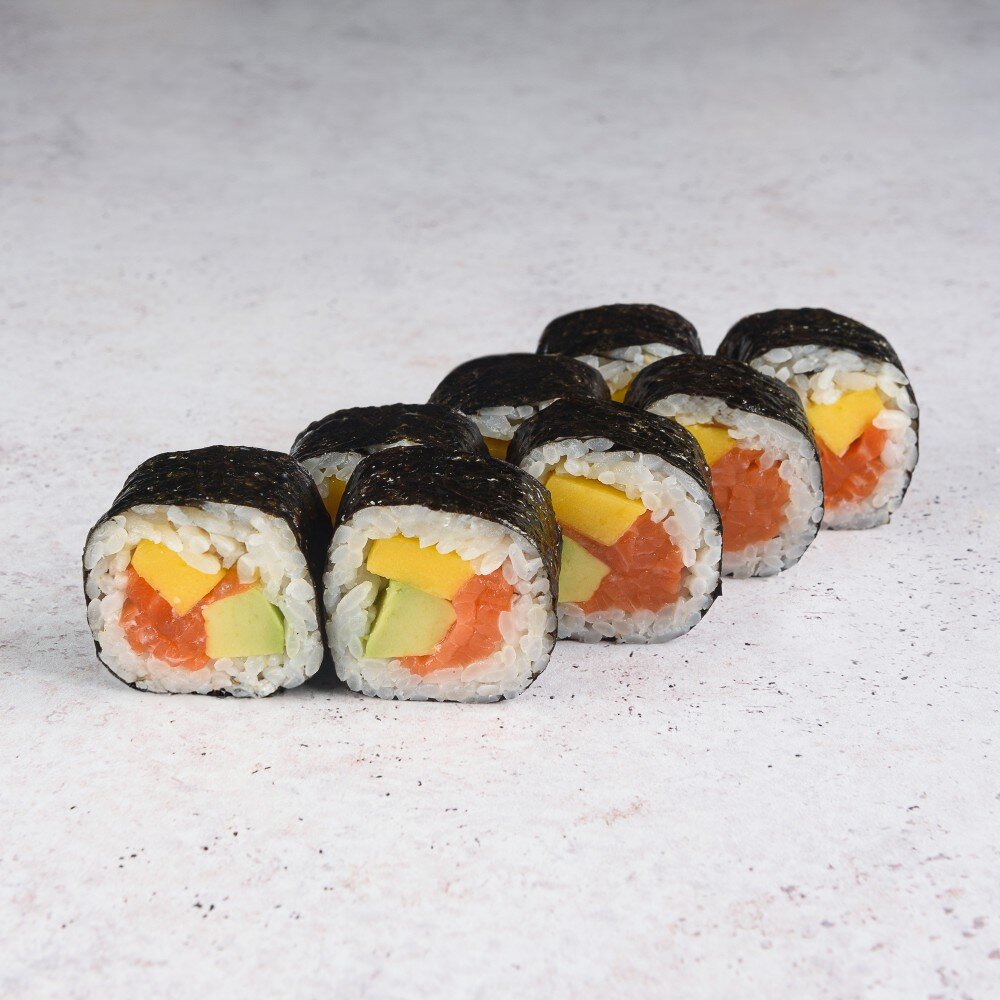 Лосось с манго и авокадо