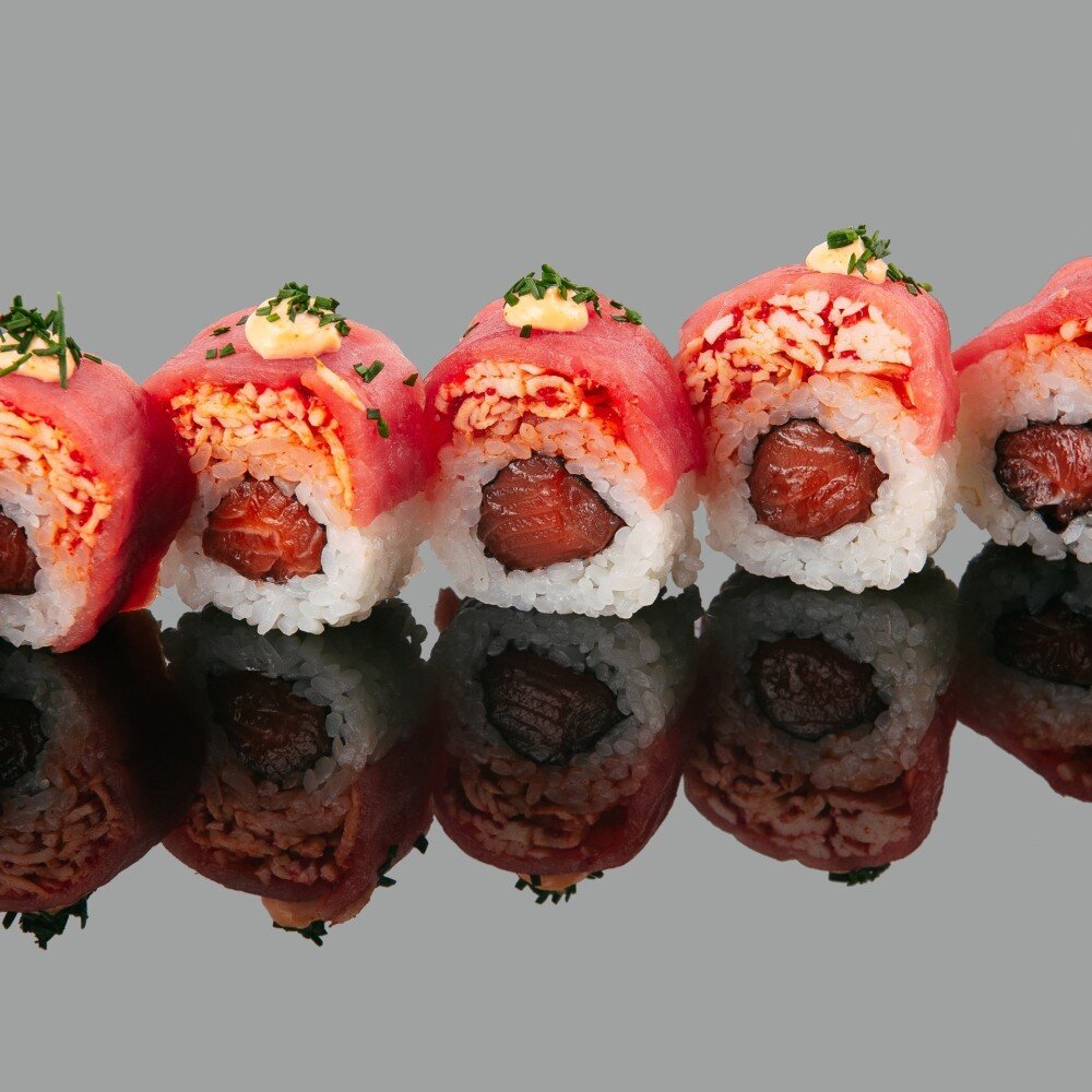 Ролл "Мегакраб с лососем и тунцом с соусом спайси"