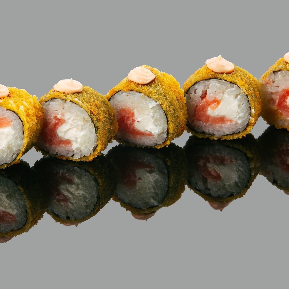 Темпура ролл "Лосось с соусом спайси"