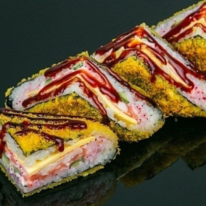 Онигири темпура с креветками и лососем