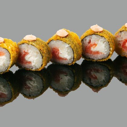 Темпура ролл "Лосось с соусом спайси"