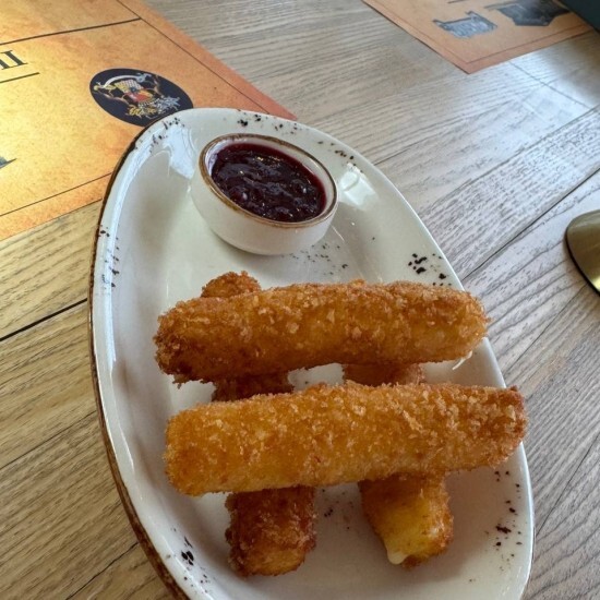 Сырные палочки с соусом