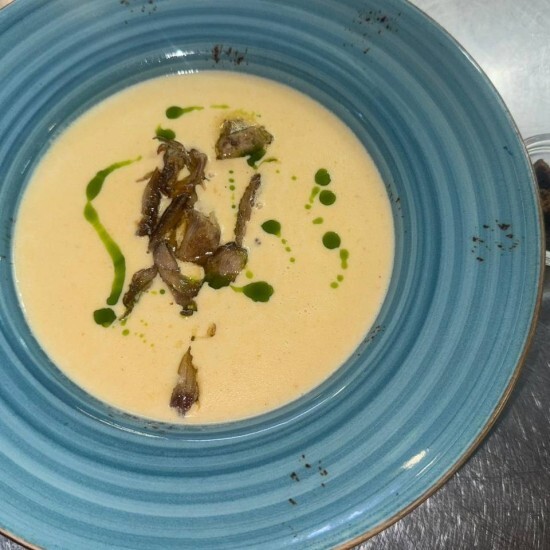 Гороховый крем-суп с копченостями