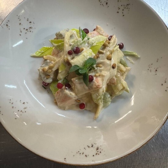 Филе семги томленое в сливках с овощами