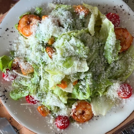 Салат "Цезарь" с креветками