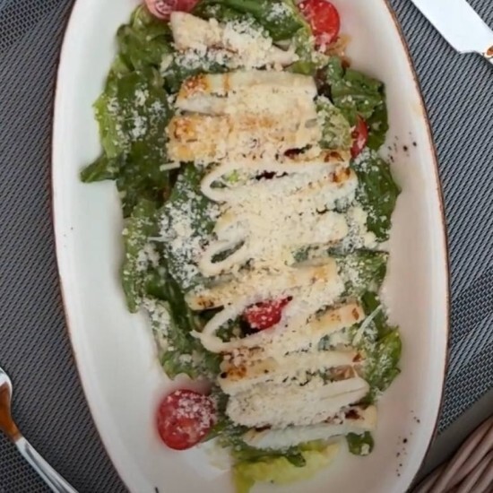 Салат с кальмаром и беконом