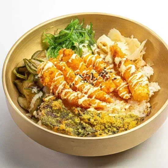 Креветки в темпуре на рисе