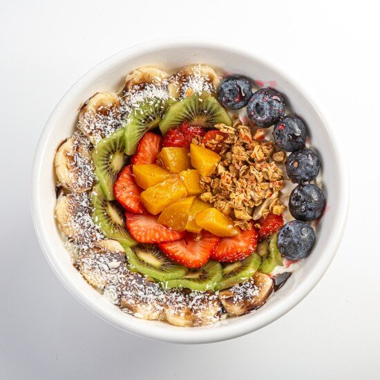 Фруктовый боул с гранолой
