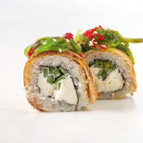 Сливочный ролл с угрем и чукой в соусе манго (4 шт)