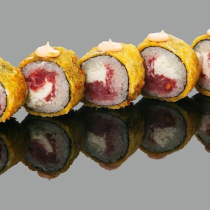 Темпура ролл "Тунец с соусом спайси"