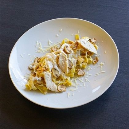 Паста с курицей и грибами